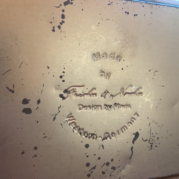 Rare Western Germany embossed, painted green, gold tin w feet and removable lid - Picture 5 of 12